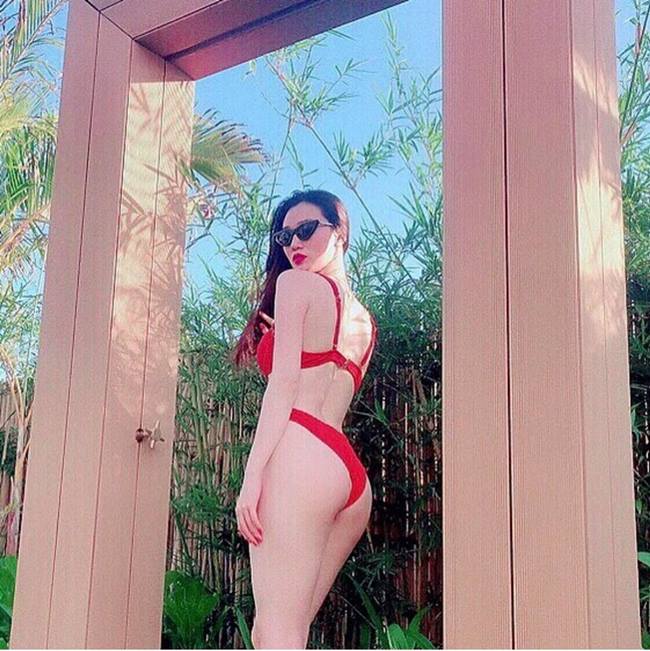 Thuở nguyên sơ mới ra đời của áo tắm, những cô nàng nóng bỏng nhất cũng không dám mặc bởi sợ dị nghị nên cha đẻ của loại trang phục này - ông Louis Réard phải bỏ tiền thuê vũ nữ thoát y mặc.