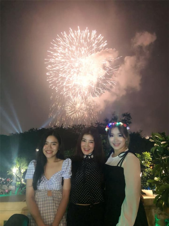 Nhan sắc hai cô vợ đầu kín tiếng của