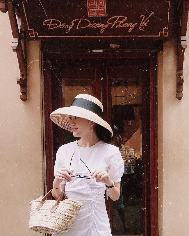 Trên trang cá nhân, Ngọc Bích thường xuyên chia sẻ những bức ảnh đi chơi, tận hưởng cuộc sống