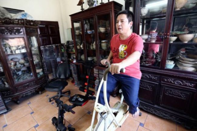 'Táo Giao thông' còn sắm cả máy tập gym để rèn luyện sức khỏe tại nhà.