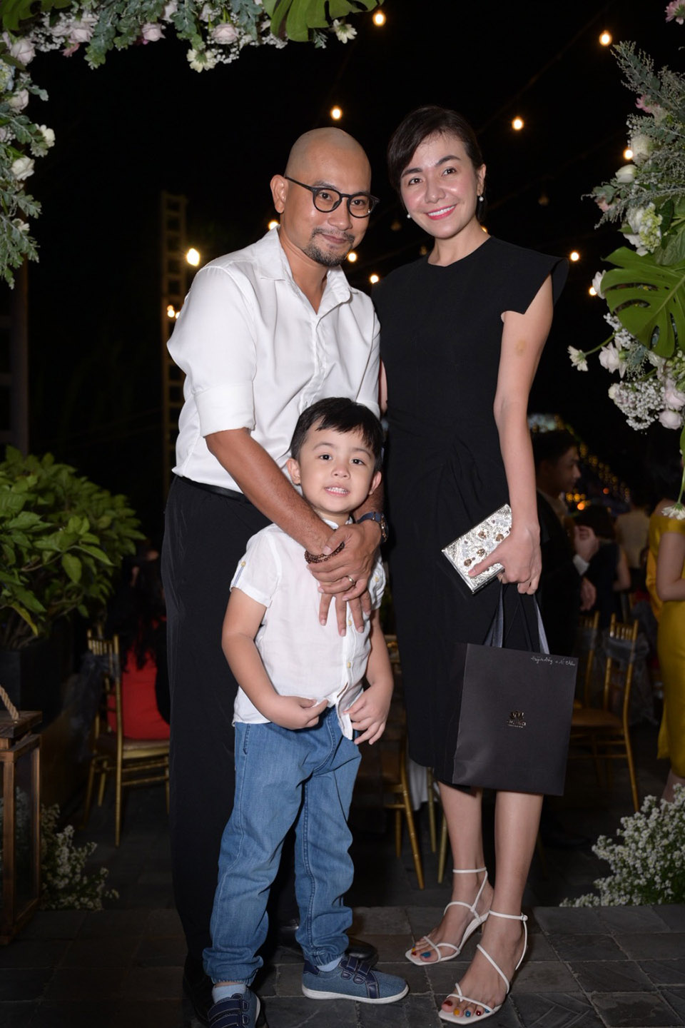 Vợ đại gia hơn tuổi của Quý Bình bật khóc nói điều này ngay trên sân khấu đám cưới - 14