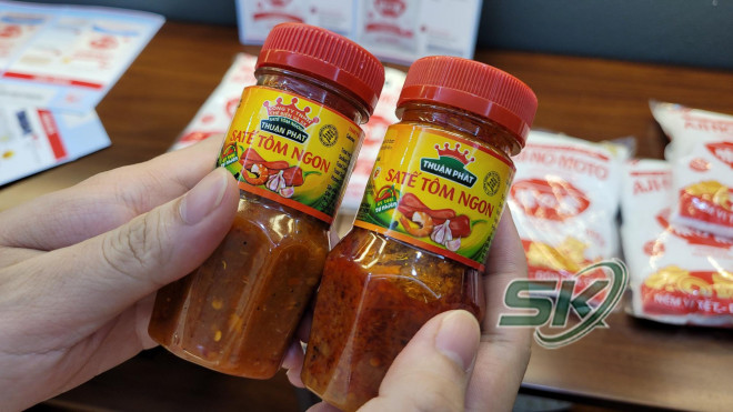 Cận cảnh hàng tiêu dùng thật – giả giống nhau y đúc, bằng mắt thường rất khó nhận ra - 9