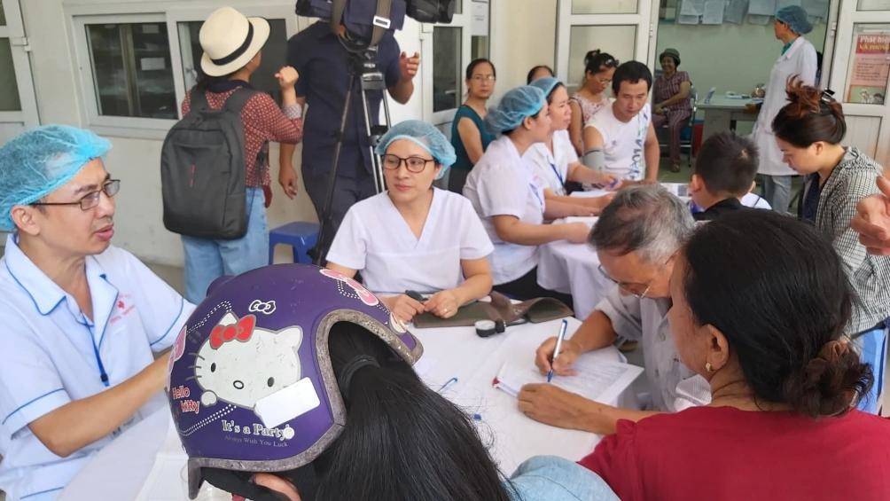 Nghe VietNamNet: 843 người dân khu vực vụ cháy Rạng Đông chuyển xét nghiệm sâu về thuỷ ngân