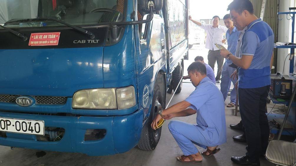 Theo chân tổ đặc biệt chuyên soi sai phạm đăng kiểm