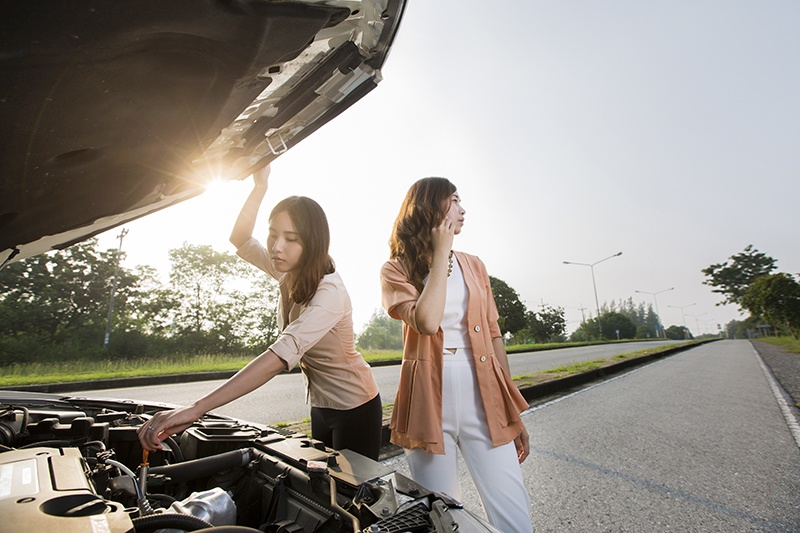 Xử trí thế nào khi ô tô đang đi giữa đường bị chết máy?