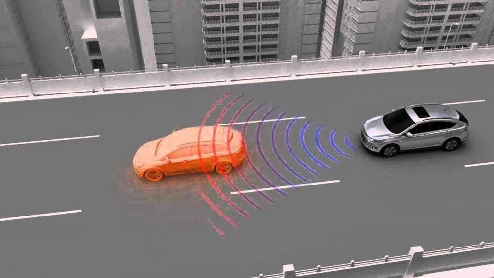 Hệ thống cảnh báo trước va chạm trên ô tô hoạt động như thế nào?