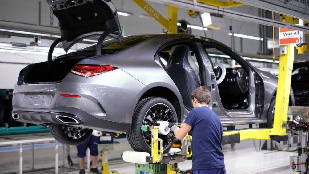 Trung Quốc dọa cấm cửa ô tô Đức nếu Huawei bị làm khó