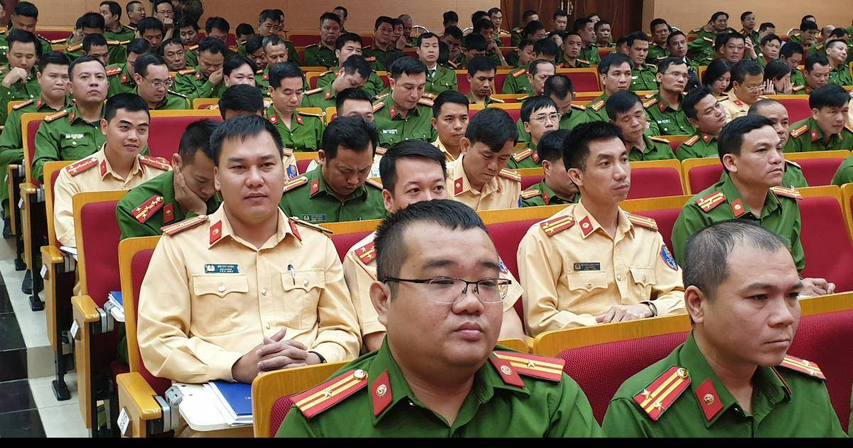 Nghe VietNamNet; 