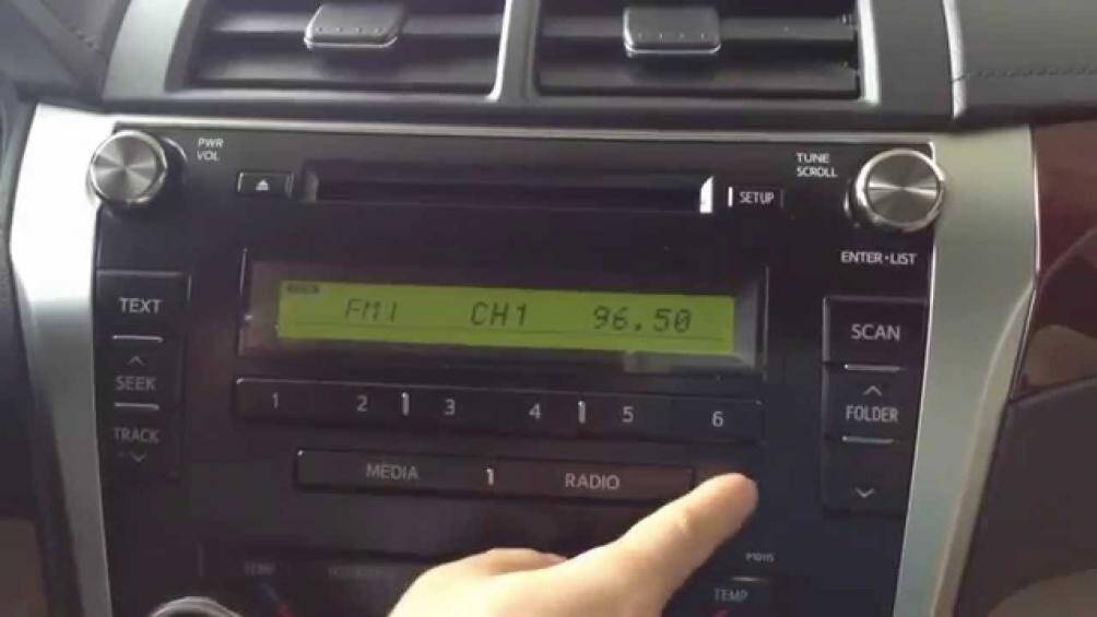 Bật nhạc hay radio quá to sẽ rất dễ gây tài xế bị xao nhãng