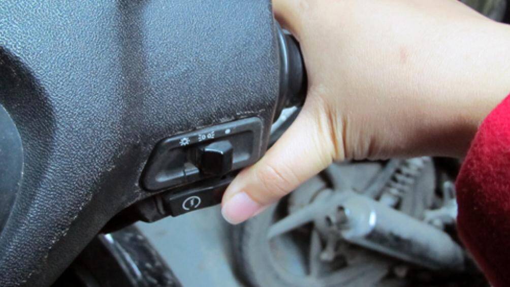 Ấn nút đề xe máy nhưng động cơ không nổ, nguyên nhân và cách khắc phục