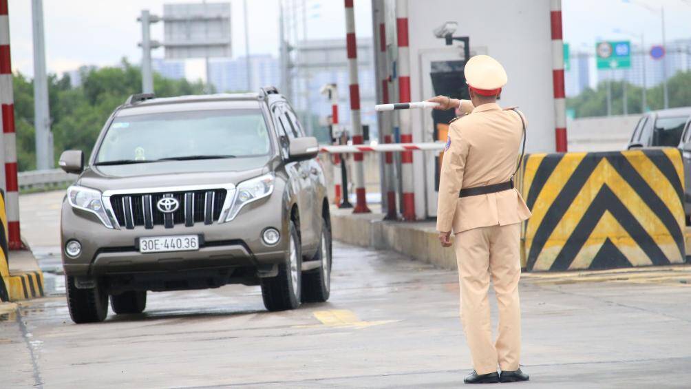 'Chờ vài tháng mới được đi khám ở bệnh viện Đức'