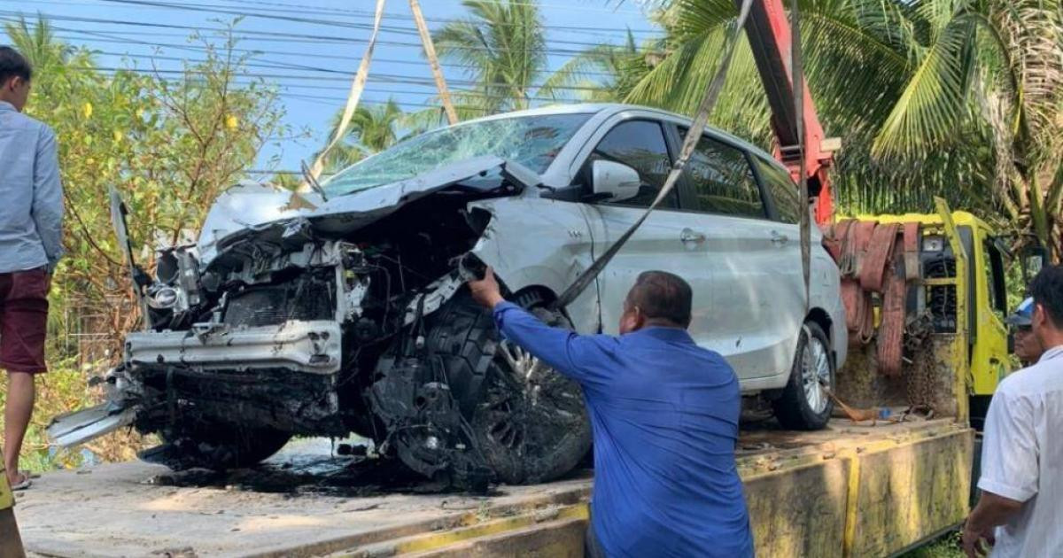 Suzuki Ertiga bị tai nạn nằm 