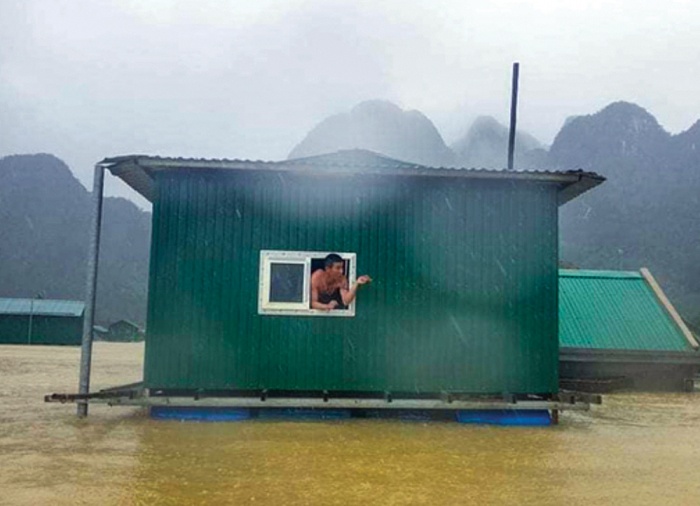 An toàn trong nhà phao giữa “đại hồng thủy” 1