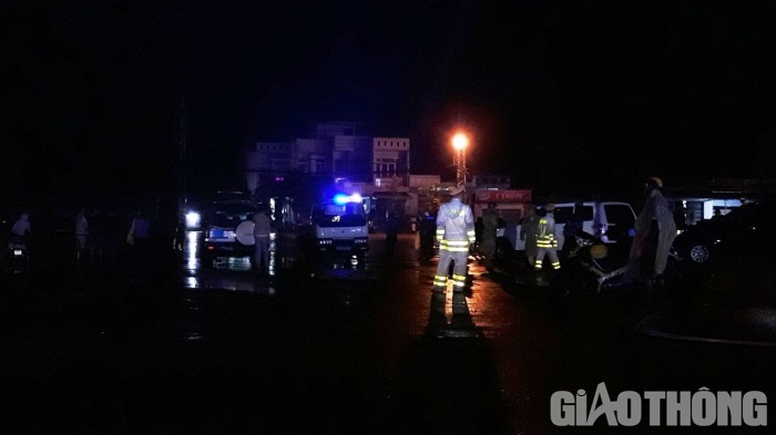 Binh dinh Lu dot ngot do ve trong dem de nut lon giao thong chia cat