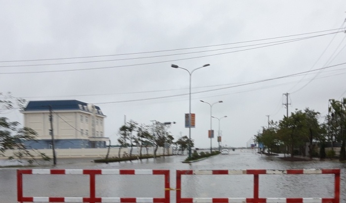 Mua lon TP Hue bi nuoc lu bua vay