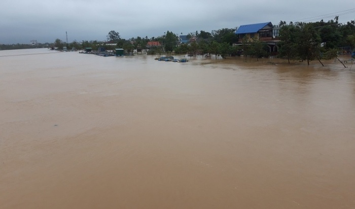 Mua lon TP Hue bi nuoc lu bua vay