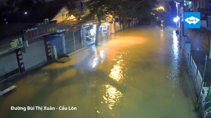 Mua lon TP Hue bi nuoc lu bua vay