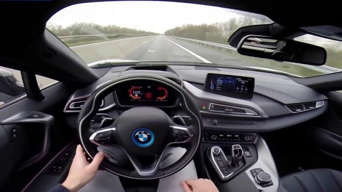 Bấm nút khởi động ô tô khi xe đang chạy, hậu quả thế nào? 3