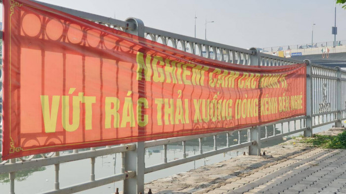 rác, rác, rác… ngập đại lộ đẹp nhất sài gòn