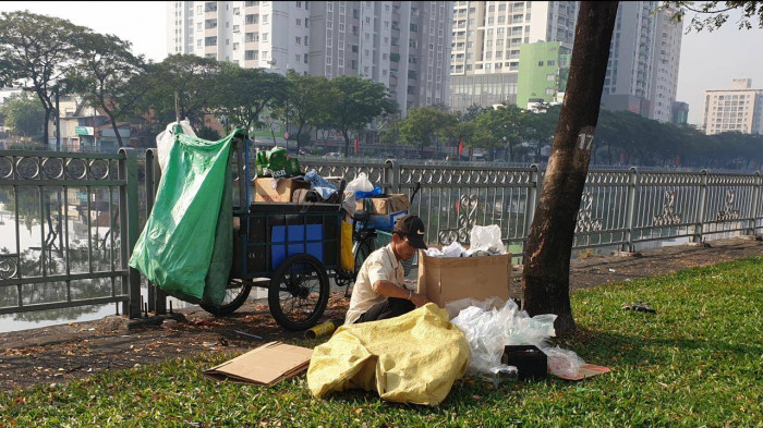 rác, rác, rác… ngập đại lộ đẹp nhất sài gòn