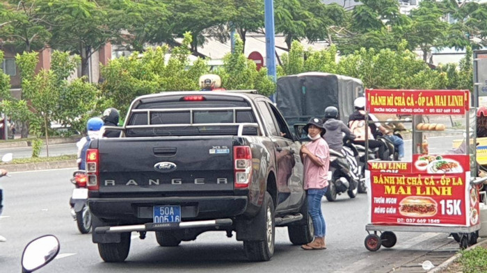 rác, rác, rác… ngập đại lộ đẹp nhất sài gòn