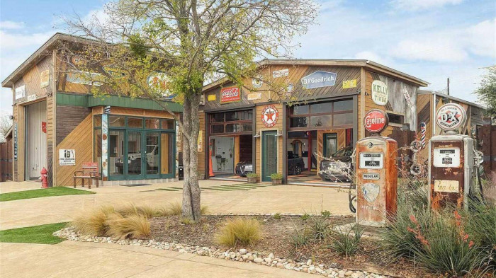 Ngôi nhà kỷ vật ô tô trị giá 8 triệu USD 1