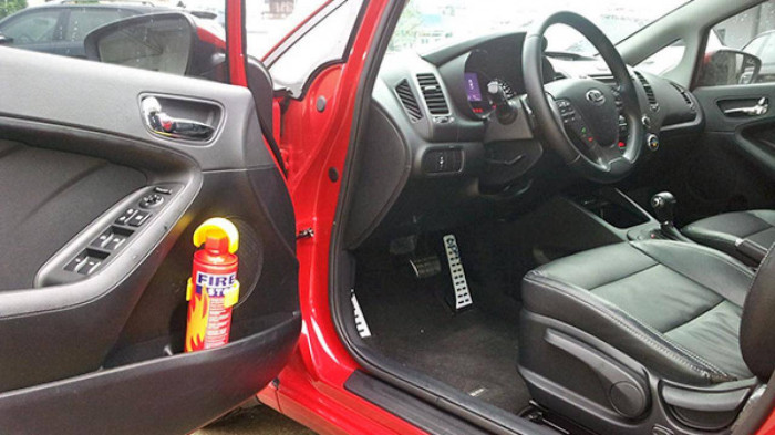 Từ hôm nay, hàng trăm nghìn ô tô phải lắp bình cứu hỏa, búa phá kính 1