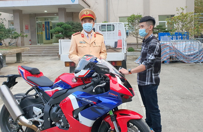 Tài xế giả báo mất để né tạm giữ bằng lái 1