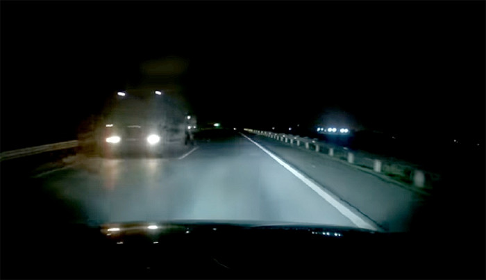 Chạy xe kiểu tự sát trên cao tốc 1