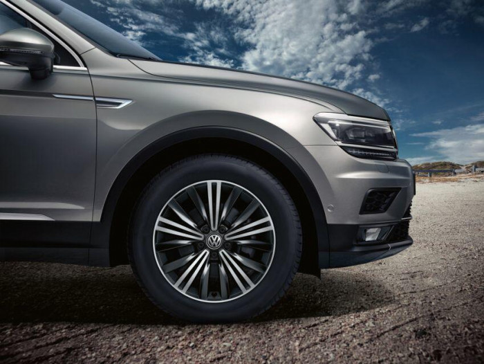 Volkswagen Tiguan Allspace Highline 2021: Thêm trang bị, giá không đổi 2