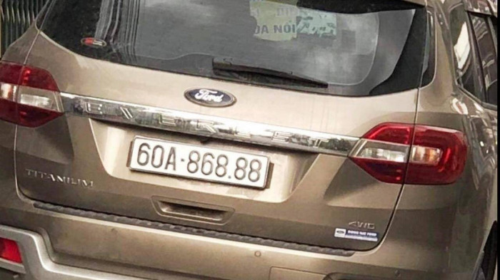 Xôn xao cặp ô tô hạng sang trùng biển số cực đẹp trên đường phố Đồng Nai 2
