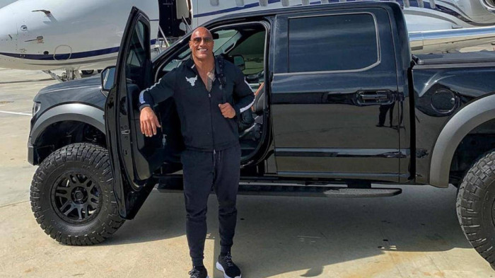 Dàn siêu xe triệu đô của ngôi sao có thân hình khổng lồ The Rock 1