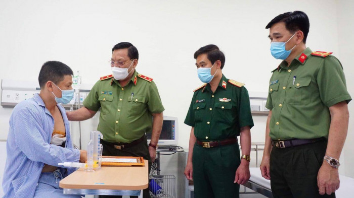 Người giúp tài xế taxi kể giây phút khống chế kẻ truy nã trên đường Cienco5 2