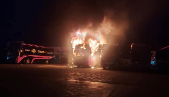 Bốn xe khách bất ngờ bốc cháy ngùn ngụt trong Bến xe Liên tỉnh Đắk Lắk 2