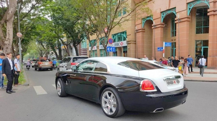 Chặn xe biển ngoại giao rởm để né thuế, hưởng quyền miễn trừ 1