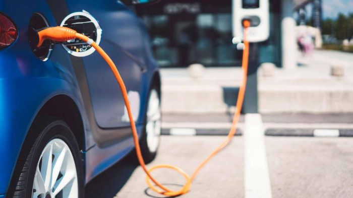 Doanh số bán ô tô ở châu Âu giảm 24% nhưng tiêu thụ xe điện tăng 1