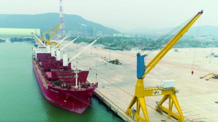 Vì sao ô tô dưới 16 chỗ chỉ được phép nhập khẩu qua cảng biển? 1