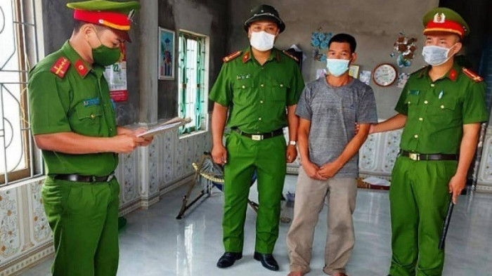 khởi tố đối tượng đánh chủ tịch xã nhập viện khi đang chỉ đạo chống dịch