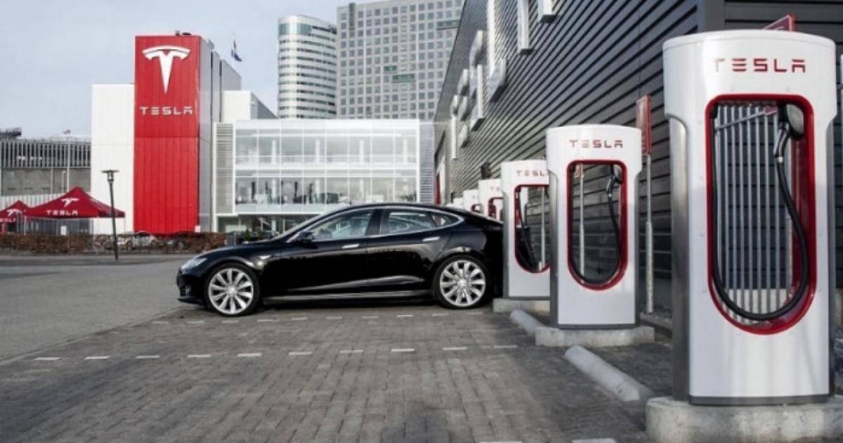 Tesla kiếm tỷ đô khi chia sẻ trạm sạc xe điện