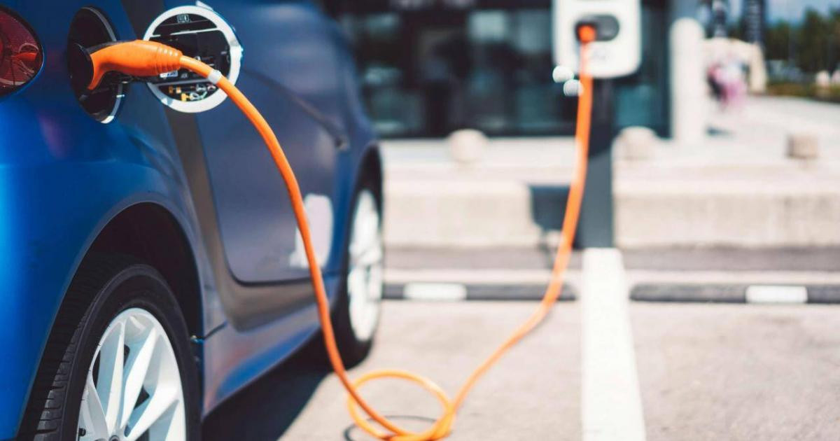 Doanh số bán ô tô ở châu Âu giảm 24% nhưng tiêu thụ xe điện tăng