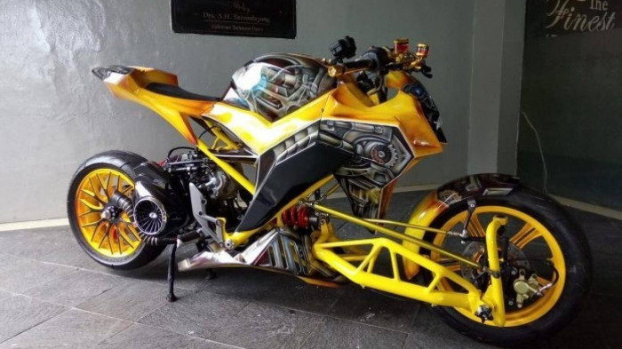 Honda Vario 125 hóa thân thành siêu robot Bumblebee 1
