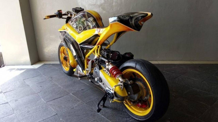 Honda Vario 125 hóa thân thành siêu robot Bumblebee 9