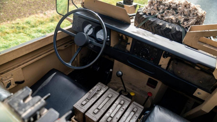 Chiếc Land Rover độc nhất vô nhị được gắn súng máy diễu phố 5