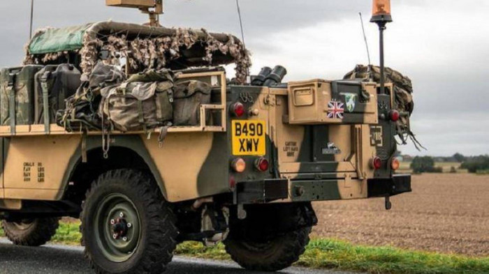 Chiếc Land Rover độc nhất vô nhị được gắn súng máy diễu phố 4