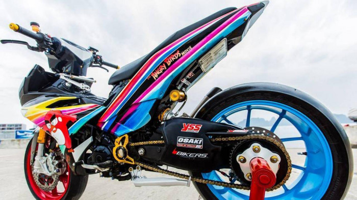 Cận cảnh Yamaha Exciter được độ theo phong cách xe phân khối lớn 2