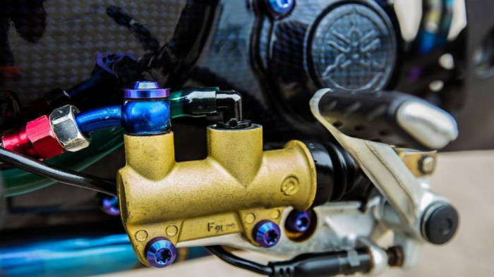 Cận cảnh Yamaha Exciter được độ theo phong cách xe phân khối lớn 8