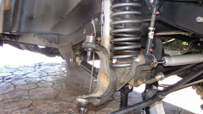 Đường xấu gây tác hại thế nào cho xe ô tô? 3