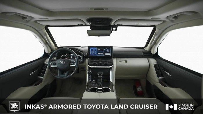 cận cảnh toyota land cruiser 2022 được bọc giáp chống đạn