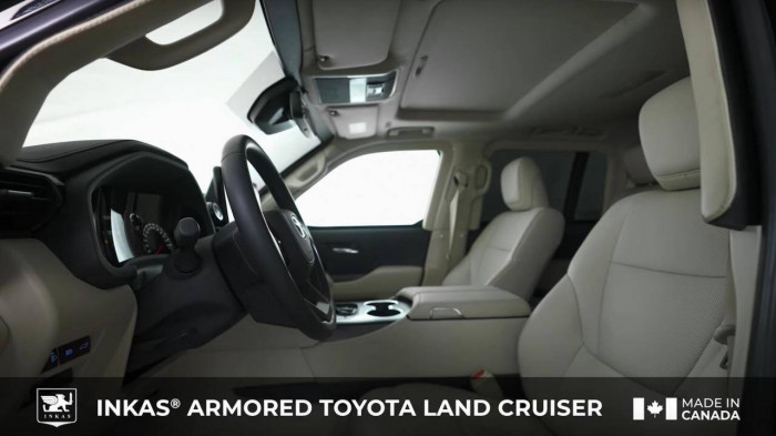 cận cảnh toyota land cruiser 2022 được bọc giáp chống đạn