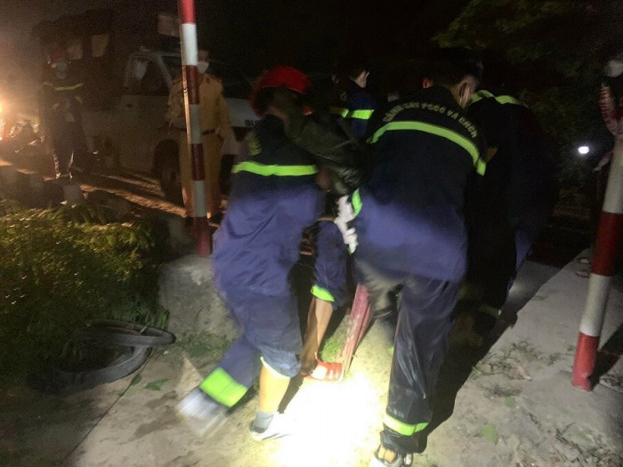 Ô tô rơi xuống sông trong đêm tại Quảng Trị, tìm thấy 1 thi thể trong xe 1